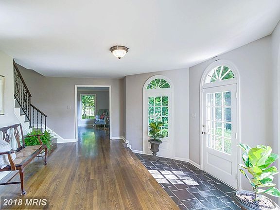2nd image of 322 Chesapeake Dr