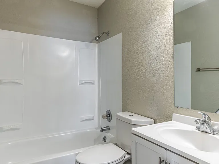 Greenway Apartments — Photo 13