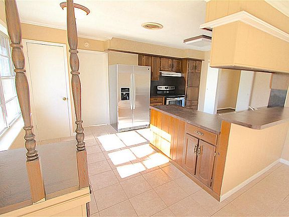 4th image of 3016 Crest Dr