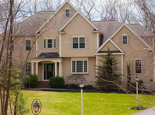 3 Stub Toe Ln, Milford, MA 01757