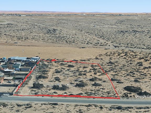 4th image of Cameldale Dr
