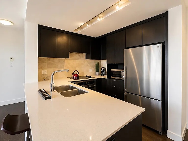 158 W 13th St #505 — Photo 13