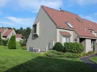 19 Rockingham Ct, Bedford, NH 03110