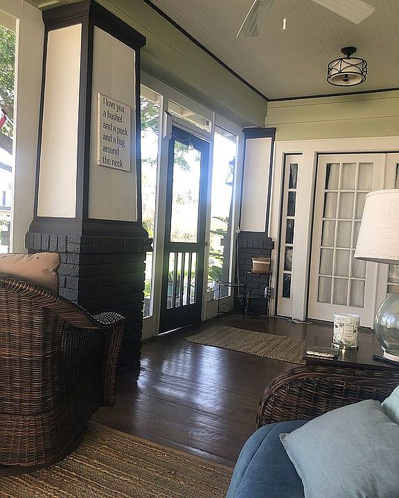 1st image of 300 N Lincoln Ave