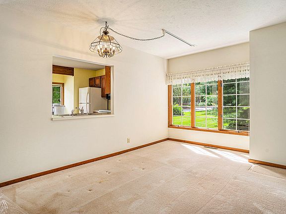 4th image of 668 Appletree Dr