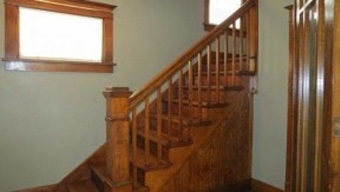 2nd image of 460 Glen St