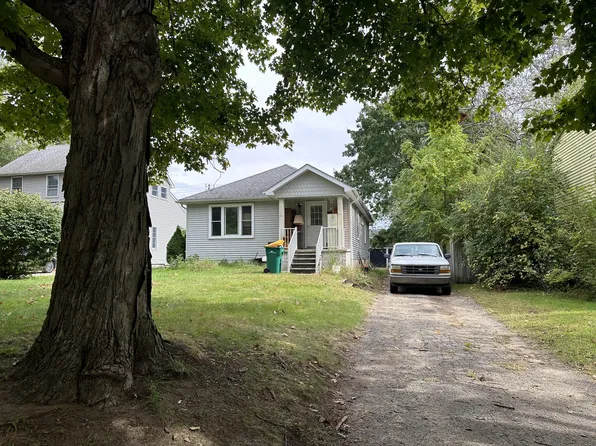 23014 Lake Way St, Farmington, MI 48336