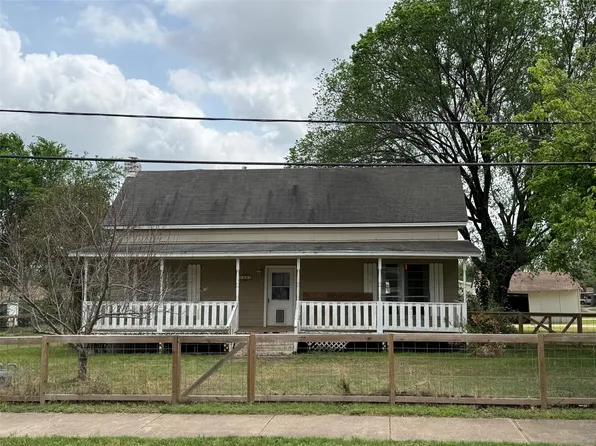 280 W 4th St, Crawford, TX 76638