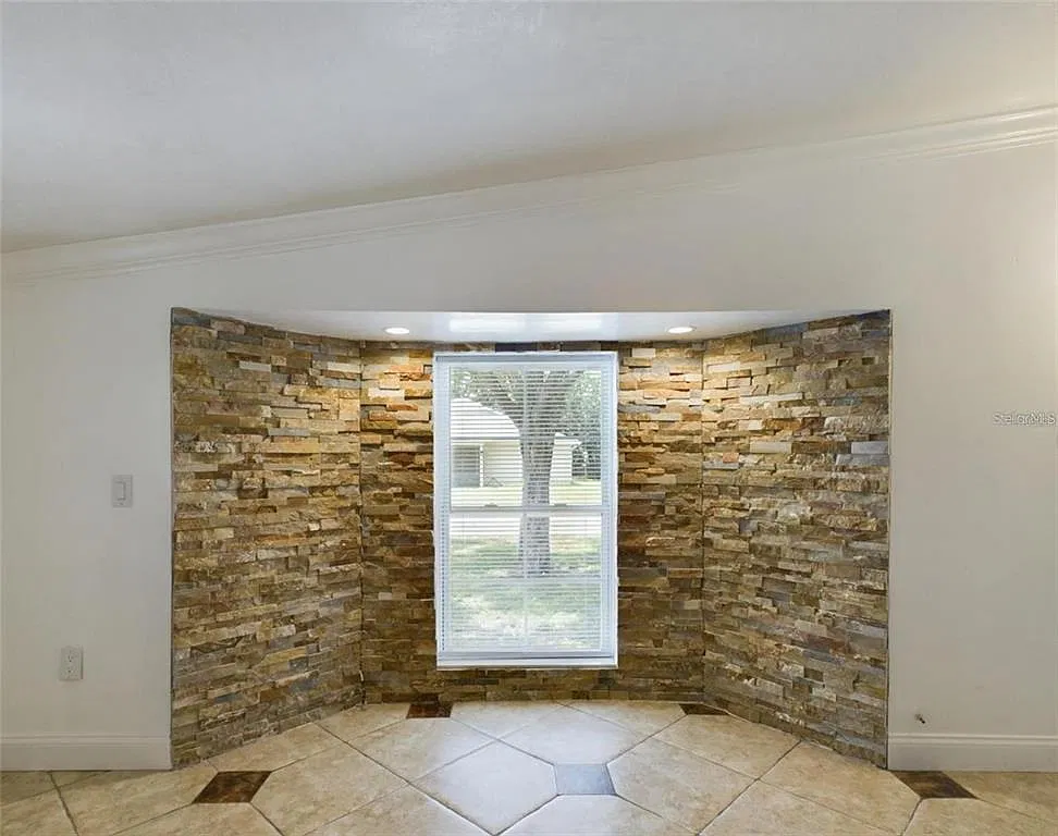 3 bed, 1.0 bath, 1156 sqft, $1,800 — Photo 4