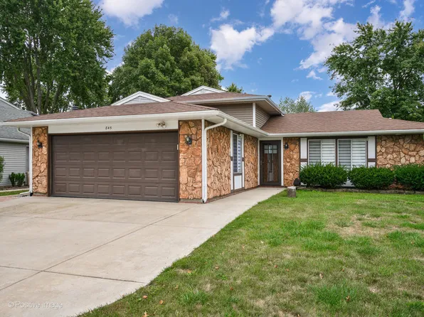 845 Case Dr, Roselle, IL 60172
