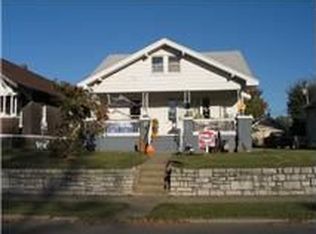 565 Whitelaw Ave, Wood River, IL 62095