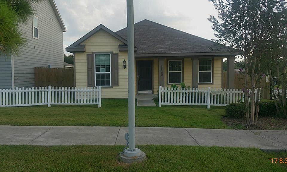 1st image of 10900 S Lake Mist Ln