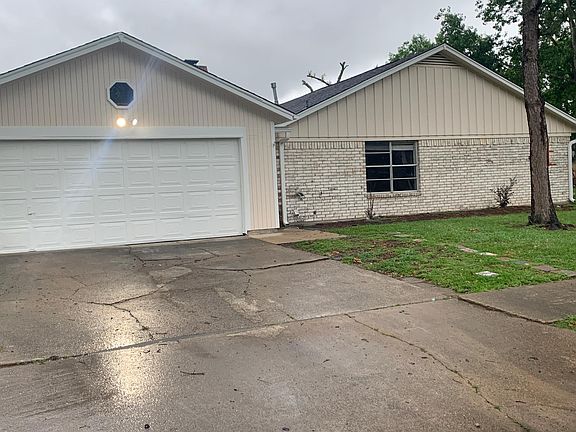 2nd image of 2510 Maxwell Ln