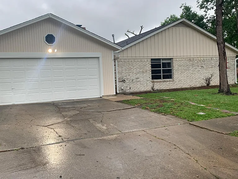 2510 Maxwell Ln — Photo 2