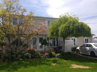 723 5th St, West Babylon, NY 11704