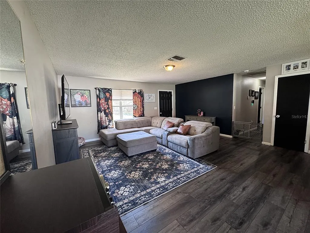 3 bed, 2.0 bath, 1246 sqft, $1,800 — Photo 4