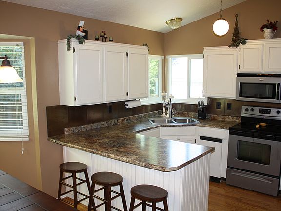 4th image of 640 E Meadow Hill Dr