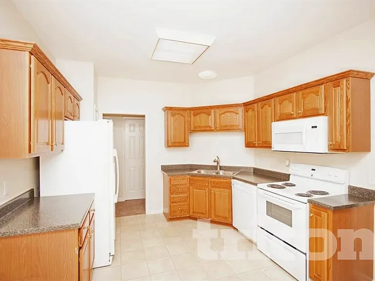 2315 Devonshire Dr — Photo 6