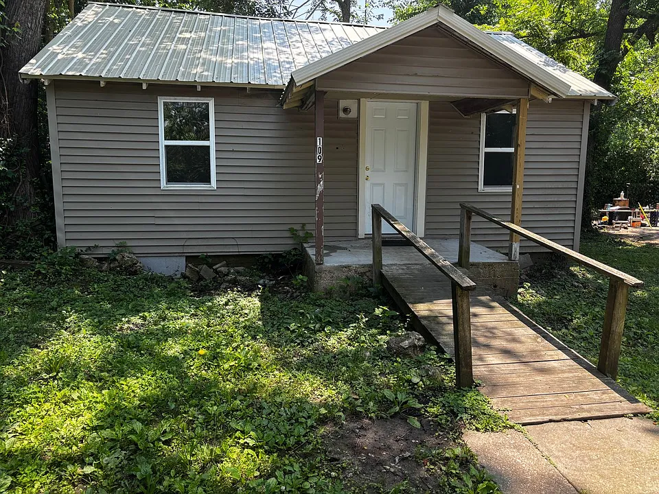109 Frisco St