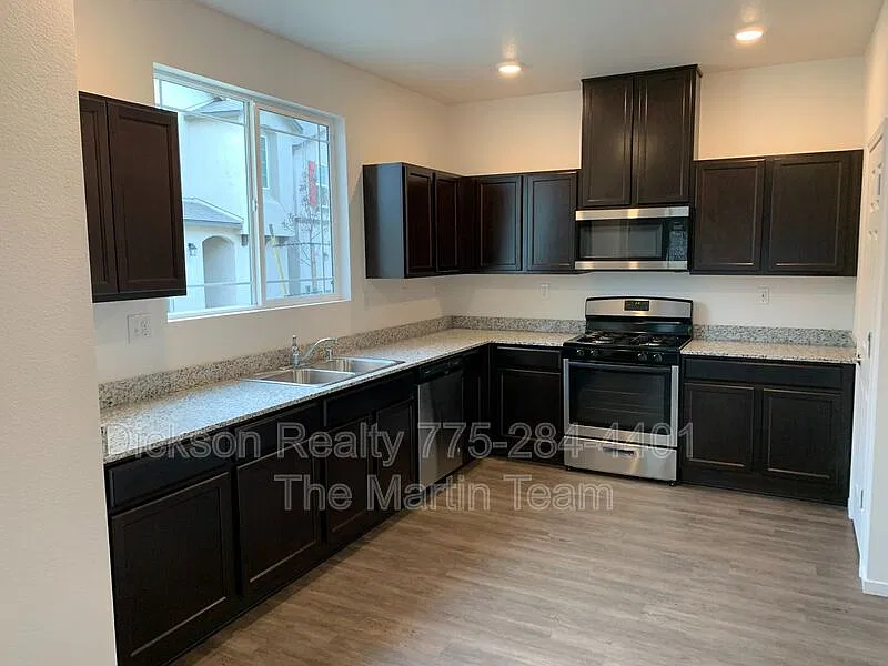 4 bed, 3.0 bath, 1895 sqft, $2,450 — Photo 3