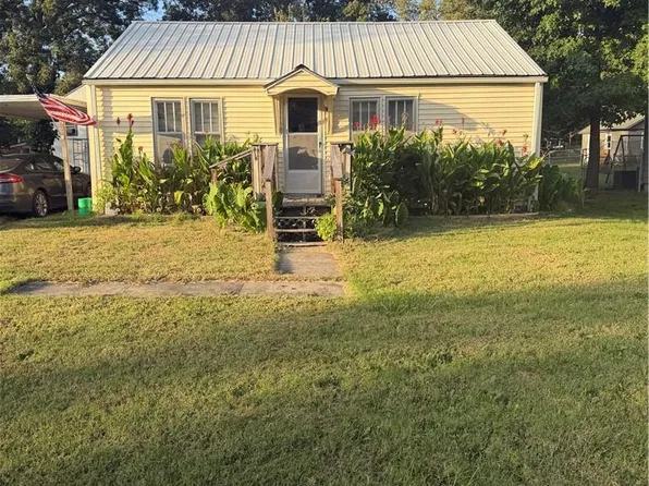 203 E 14th St, Pleasanton, KS 66075