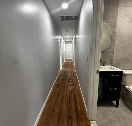3rd image of 202 Harrison St