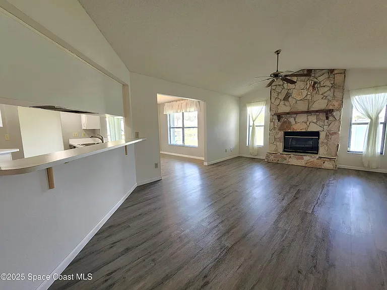 1244 Lakeview Dr — Photo 4