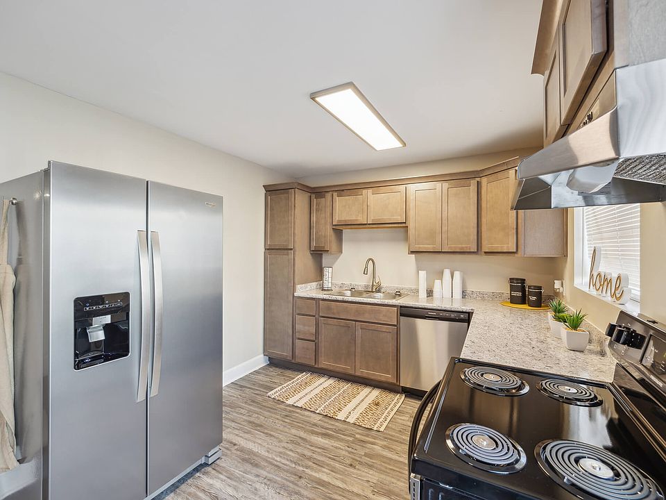 1st image of 3401 Queensway Dr #6