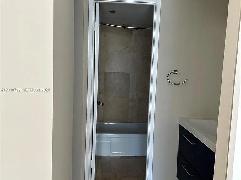 600 NE 36th St #417 — Photo 24