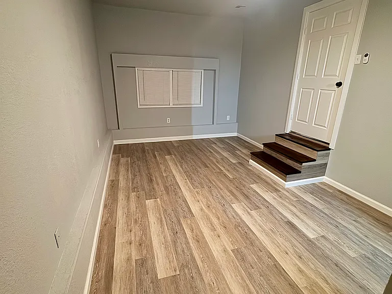 2040 E Woodrow St — Photo 8