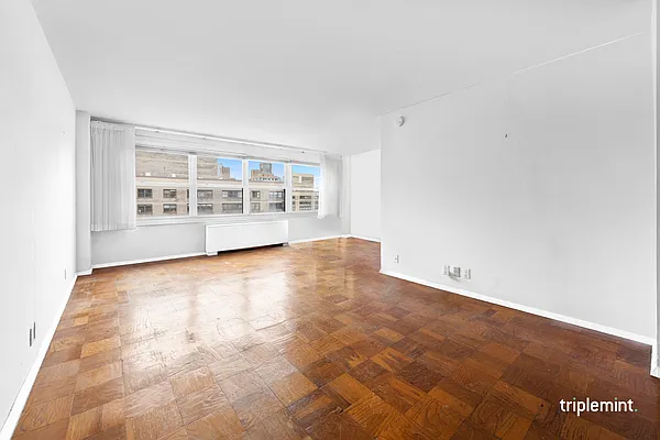 Sold by Triplemint | media 7