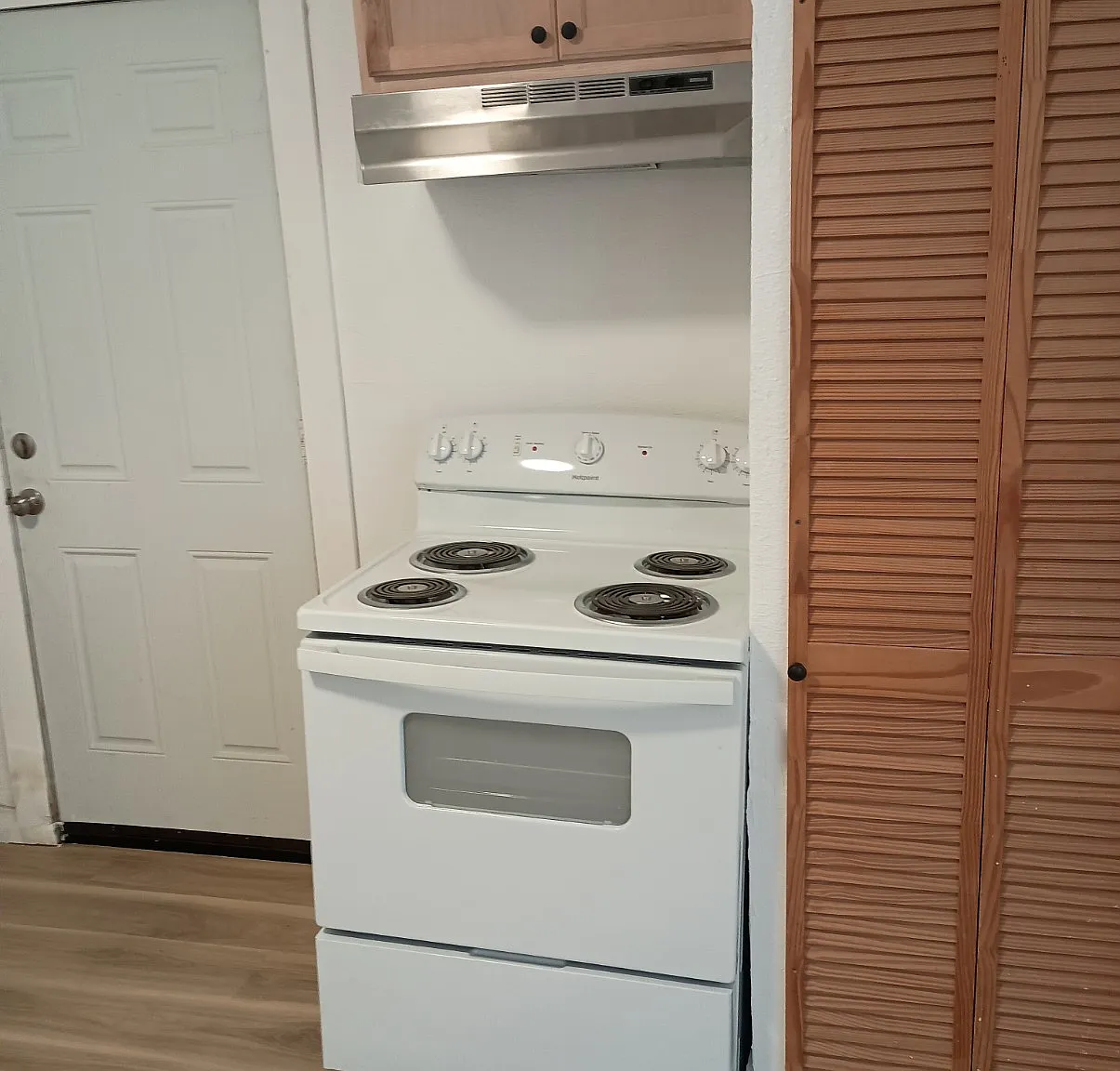 5 bed, 1600 sqft, $1,500 — Photo 4