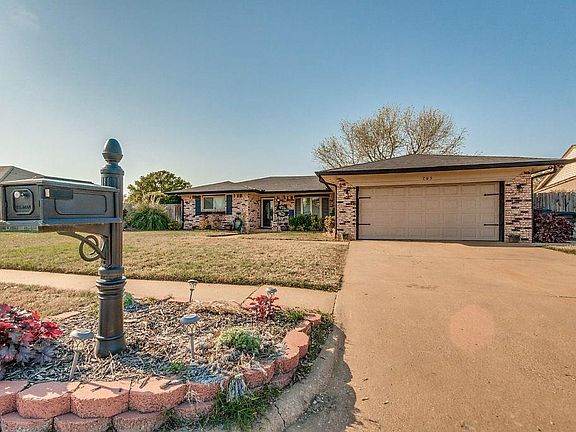 5th image of 705 Cross Timbers Dr