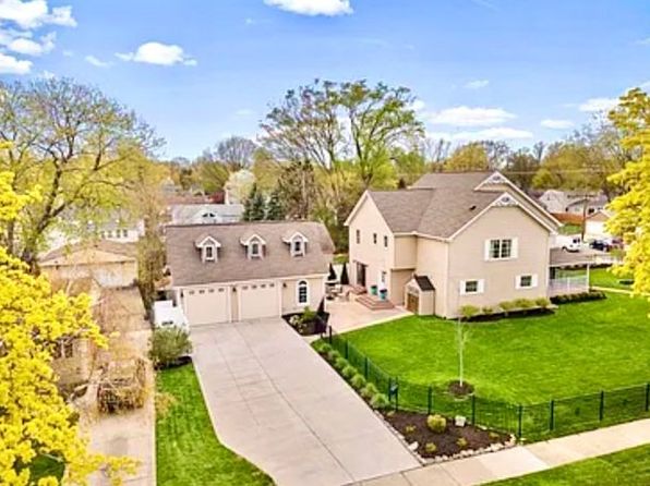 1807 Samoset Rd, Royal Oak, MI 48073