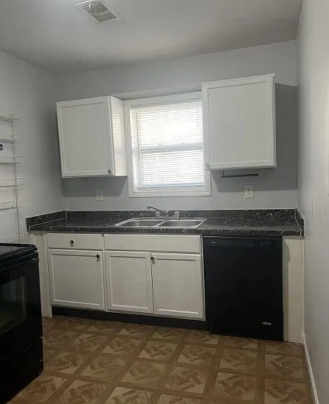 305 W Oak St — Photo 7