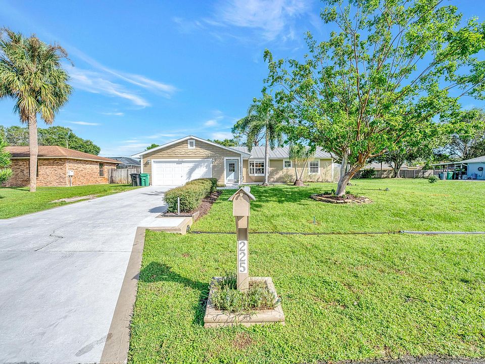 1st image of 225 SE Ray Avenue