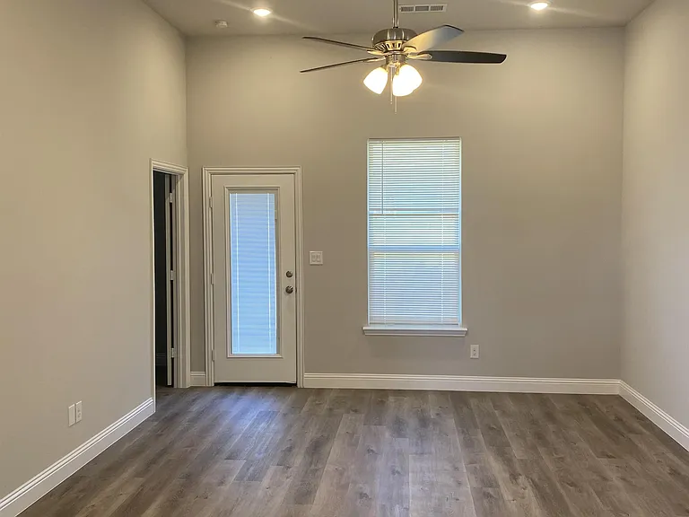 1709 Wright St — Photo 5