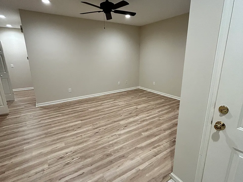 220 E Illinois Ave #11