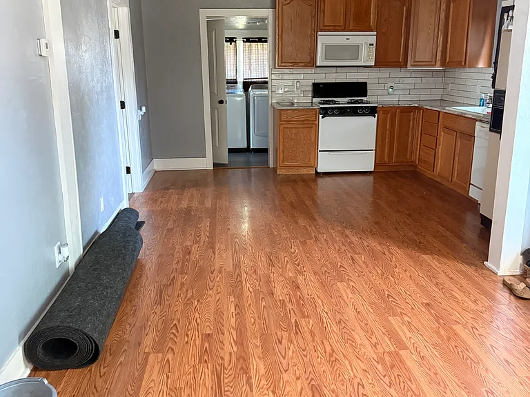 611 N Van Buren Ave — Photo 2