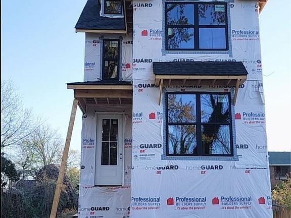 5th image of 410 Oscar St