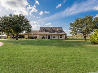 800 County Road 125, Elmendorf, TX 78112