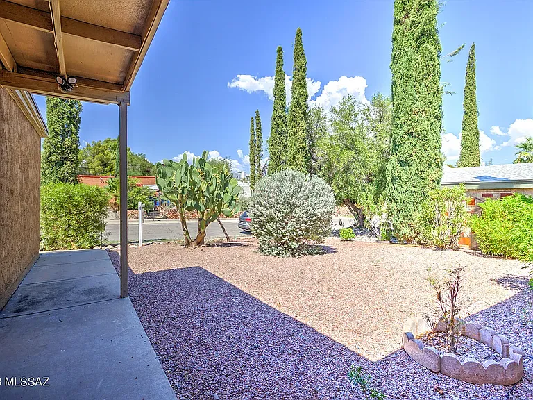 2891 W Saint Tropaz Ave — Photo 32