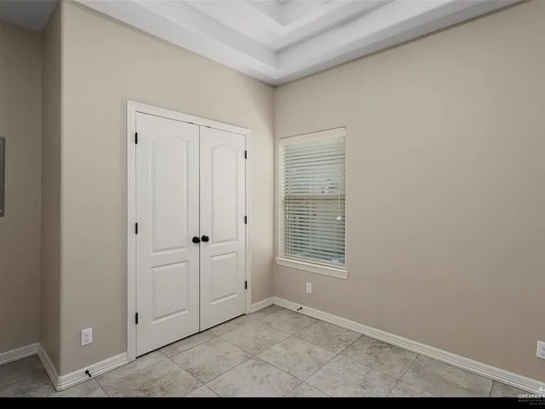 2608 E Garfield Ave — Photo 8
