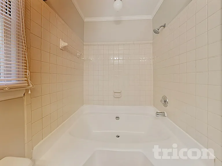 2820 Royal Ridge Ln — Photo 10