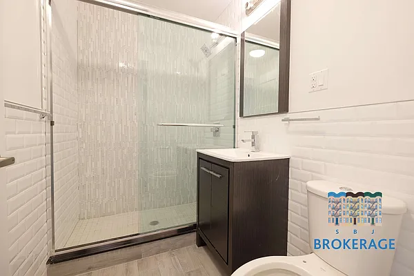 Rented by SBJ Brokerage, LLC | media 32