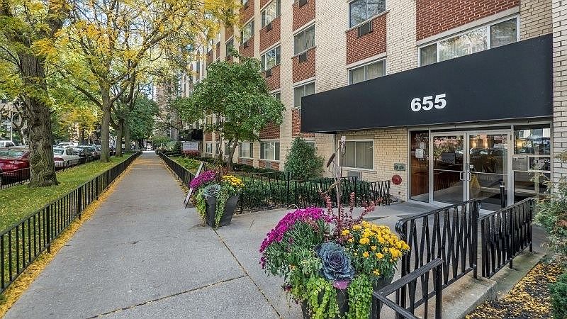 1st image of 639 W Grace St APT 238