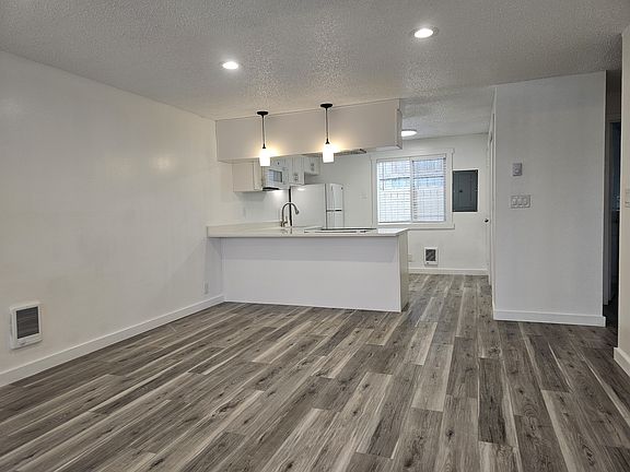 4th image of 3317 River Rd N