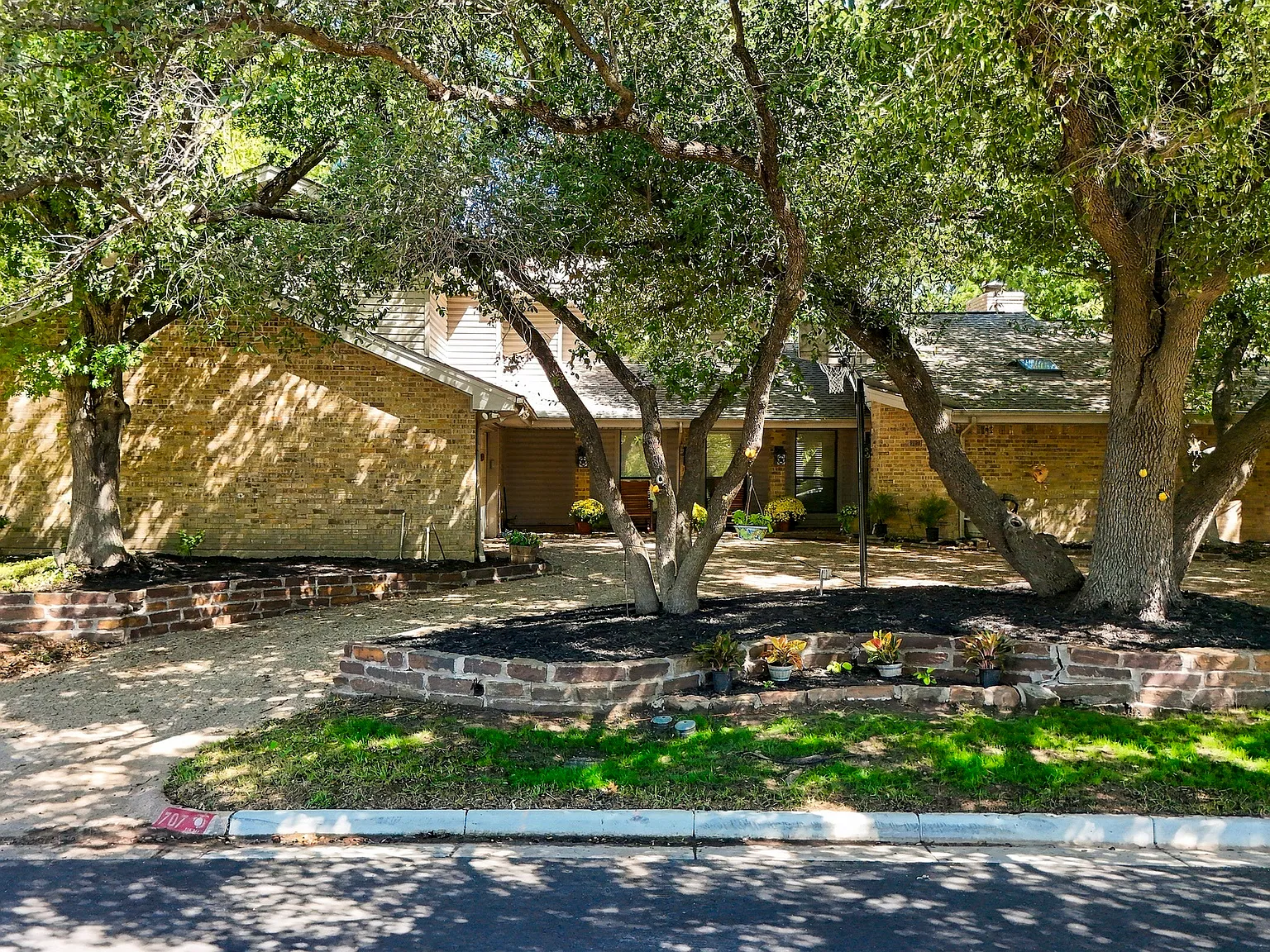 4 bed, 3.5 bath, 3223 sqft, $4,300 — Photo 2
