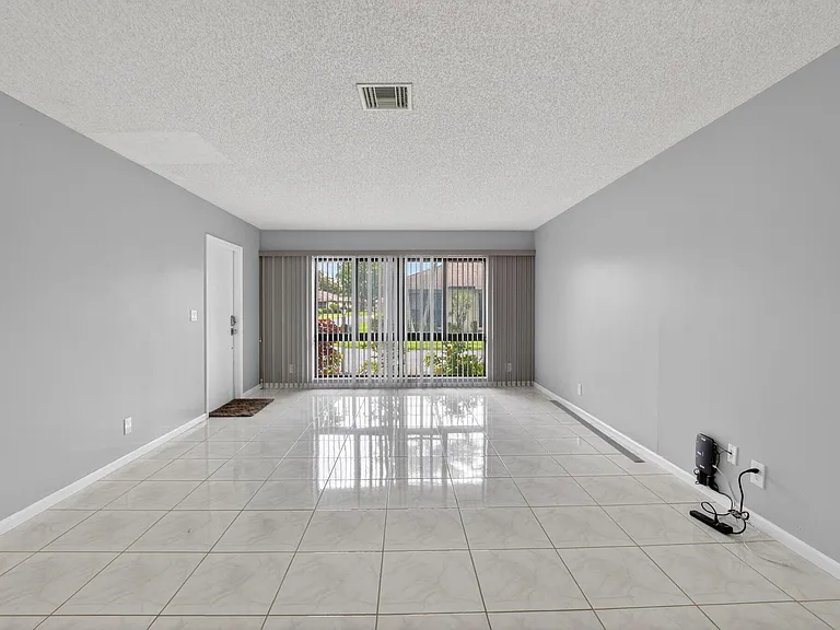 4944 Equestrian Cir #A — Photo 4