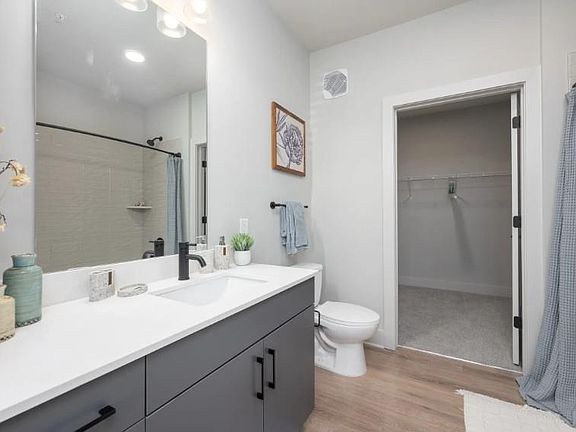 4th image of 1400 Laurel Crossing Pkwy #2432